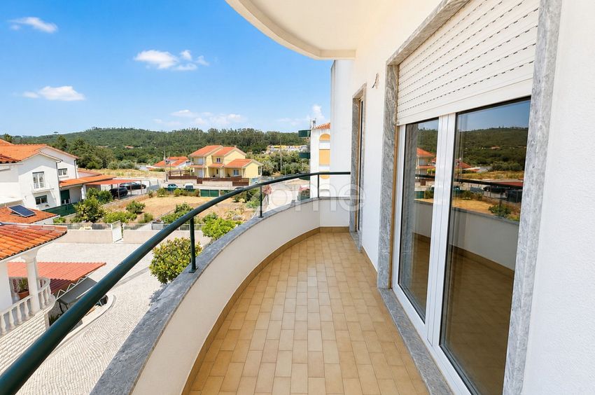 Imagem Alpendre de apartamento t3 em Avenida Francisco Sá Carneiro, 336