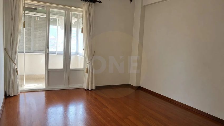 Imagem Divisão de apartamento t3 em Rua Jorge Barradas