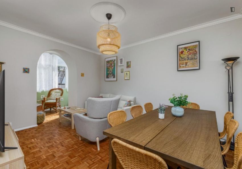 Imagem Sala de estar de apartamento t3 em Calçada de Arroios