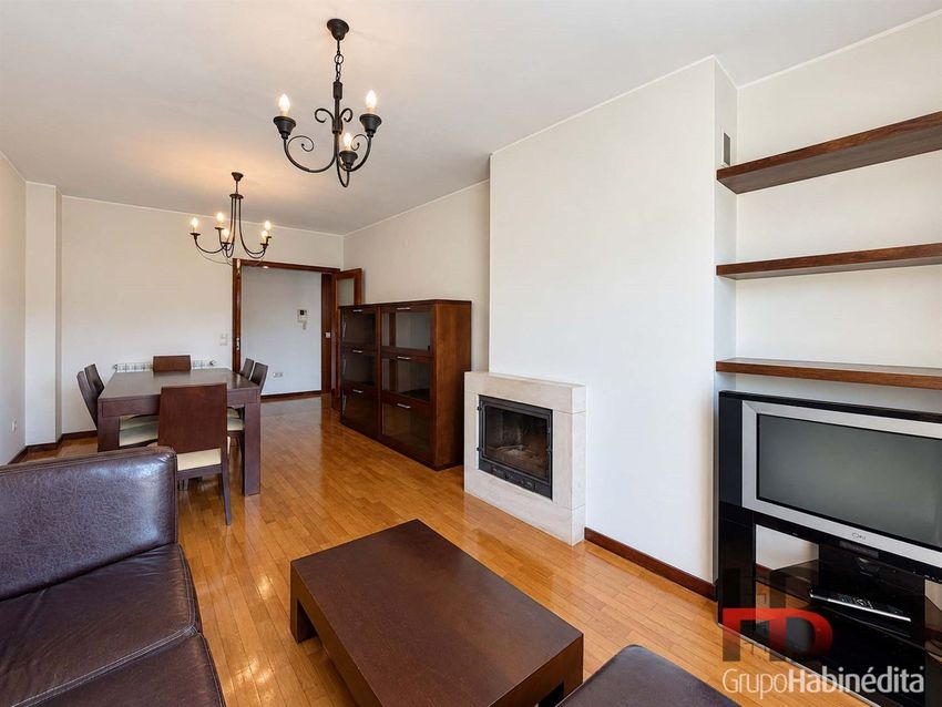 Imagem Sala de estar de apartamento t2 em Centro de Valadares - Penedo - Valadarinho