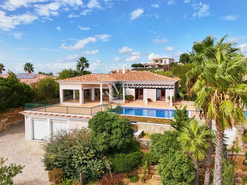 Imagem Piscina de  moradia independente em Urbanização Quinta das Raposeiras