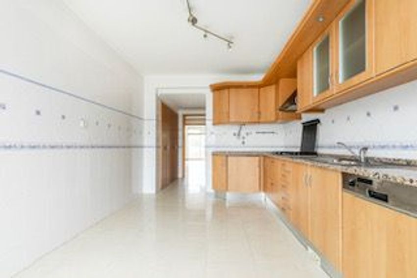 Imagem Cozinha de apartamento t3 em Rua Professor Egas Moniz, 60