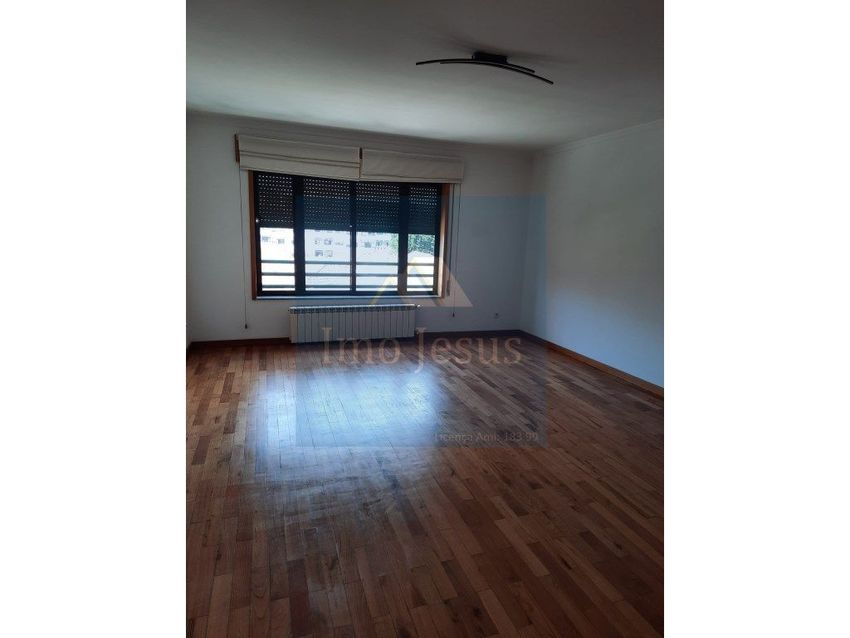 Imagem Divisão de apartamento t2 em Areosa - Fernão de Magalhães