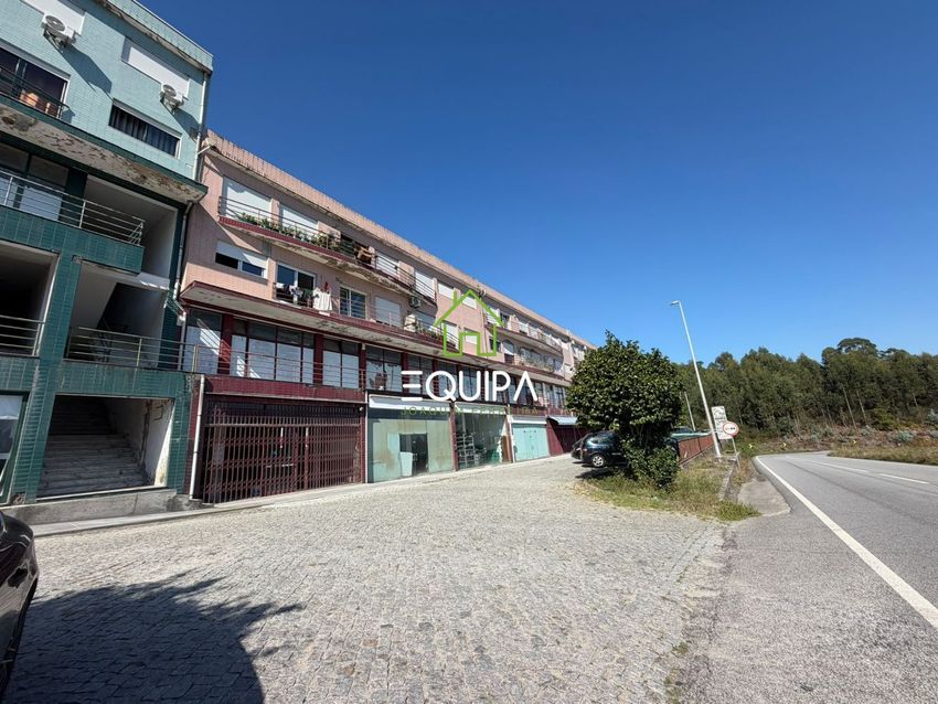 Imagem Fachada de apartamento t2 em Rua da Urbanização de Rego