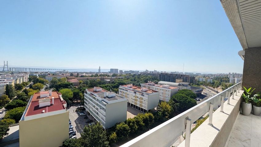 Imagem Varanda de apartamento t3 em Rua Cidade de São Paulo, 37