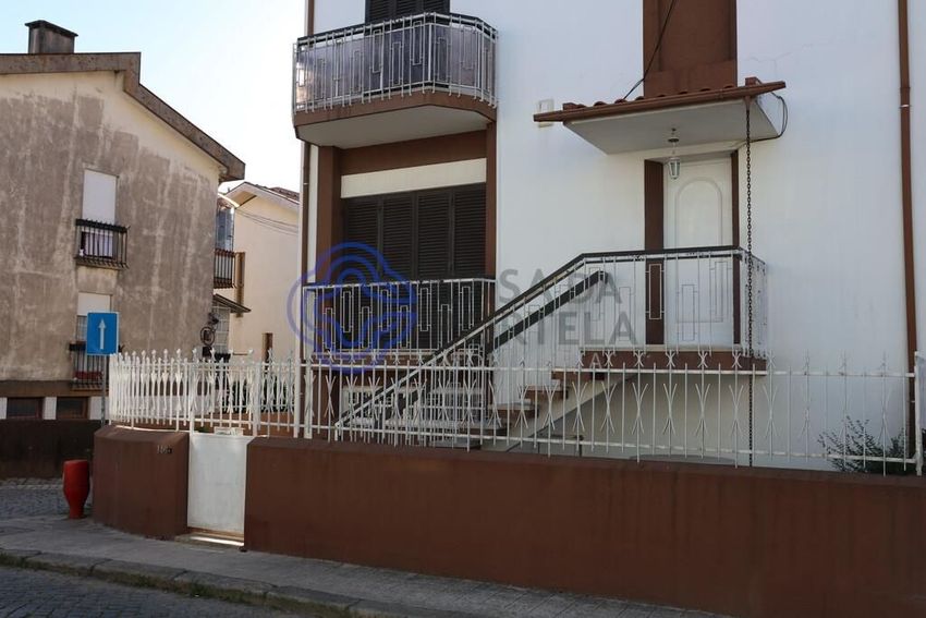Imagem Detalhes de  moradia geminada em Rua Garcia Resende, 146