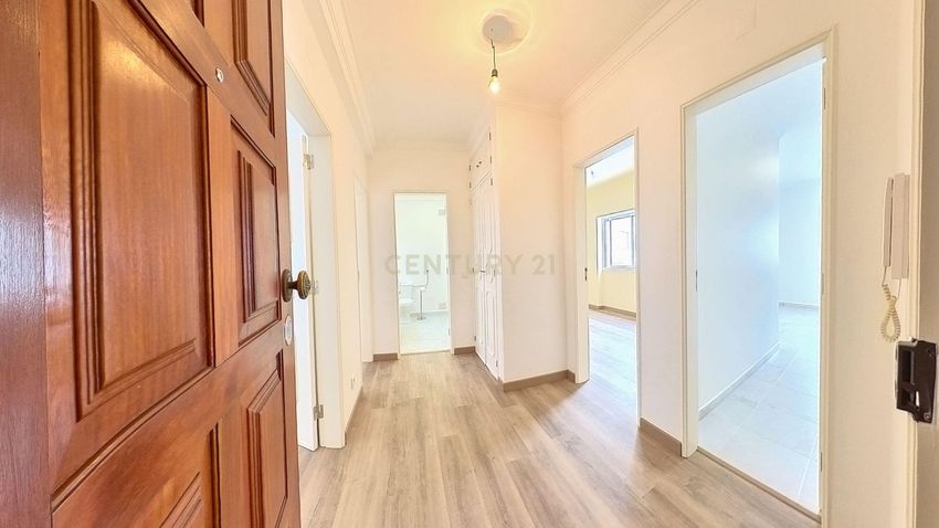 Imagem Corredor de apartamento t2 em Rua do Mucharro, 6