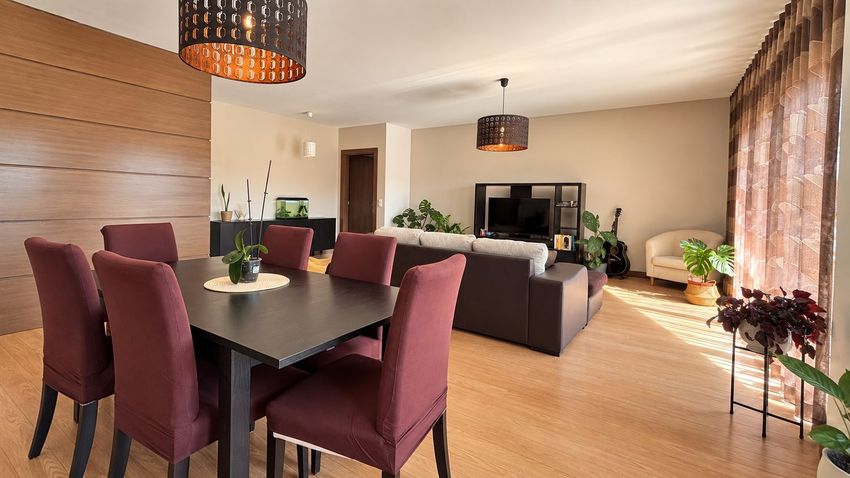 Imagem Sala de estar de apartamento t3 em Rua São João de Deus
