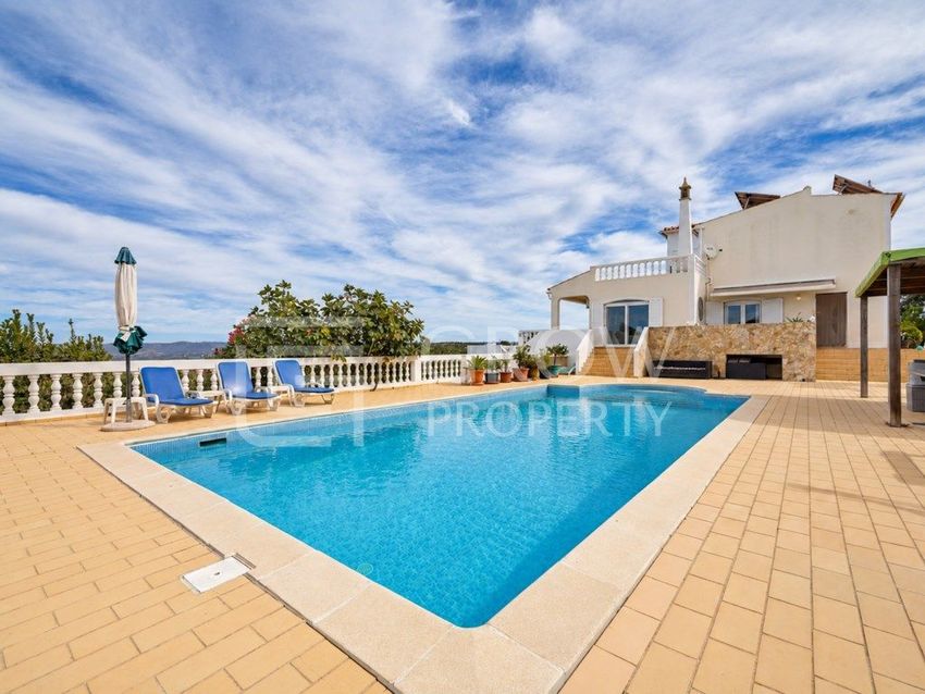 Imagem Piscina de  moradia independente em Santa Luzia