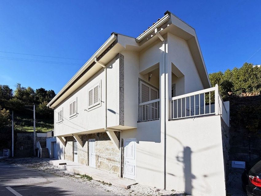 Imagem Fachada de  moradia independente em Alvite e Passos