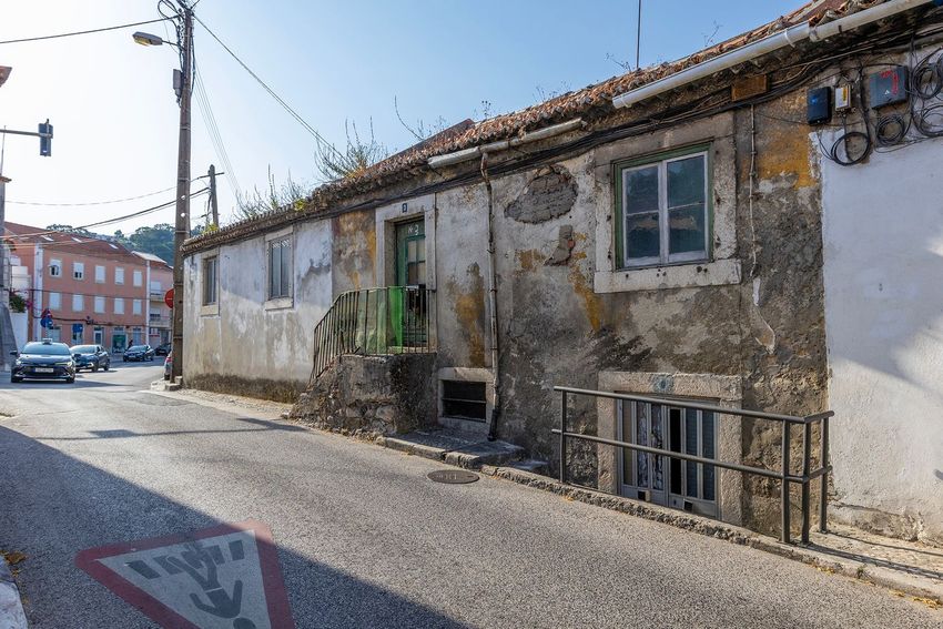 Imagem Fachada de  moradia em banda em Rua Felner Duarte, 3