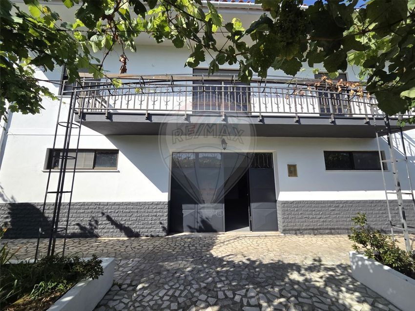 Imagem Fachada de  moradia independente em Serdedelo