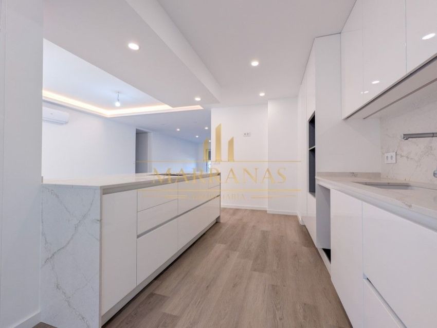 Imagem Cozinha de apartamento t4 em Parque da Lavandeira - Sardão