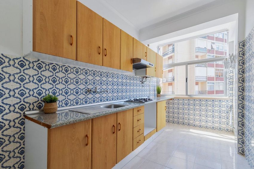 Imagem Cozinha de apartamento t3 em Rua Mariano Coelho, 5