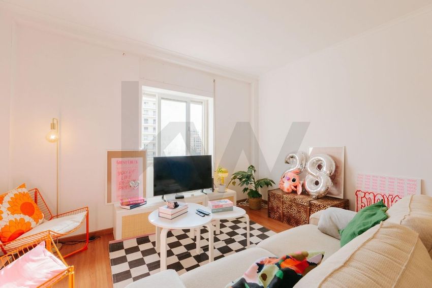 Imagem Sala de estar de apartamento t2 em Rua Maria Telles Mendes