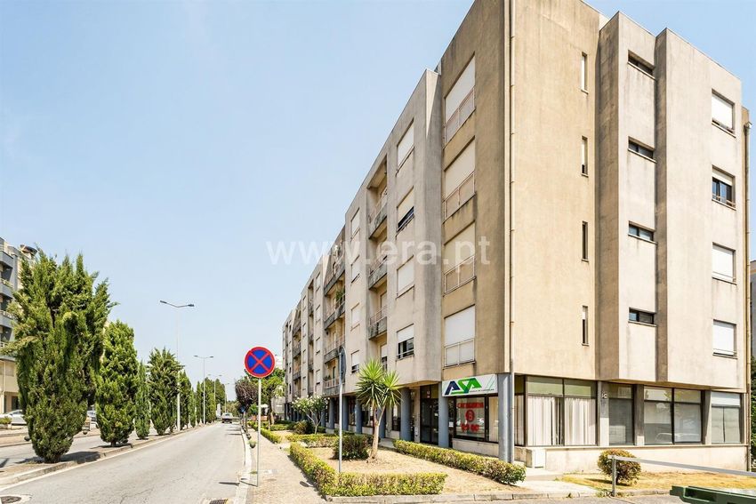 Imagem Vistas de apartamento t3 em Paredes
