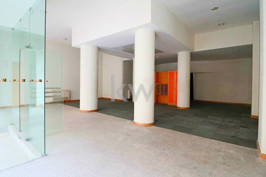 Imagem de espaço comercial em Rua Feira de Março, 9