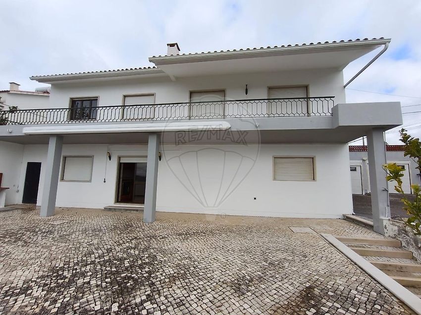 Imagem Fachada de  moradia independente em Maiorga