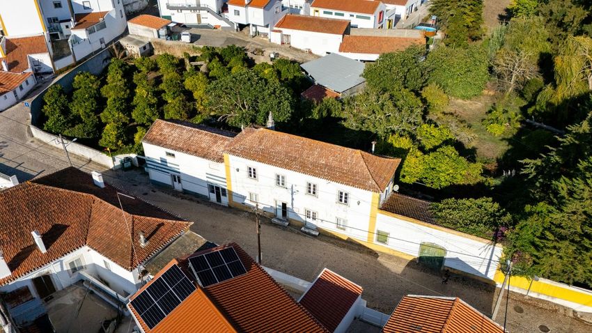 Imagem Fachada de  moradia independente em Rua Direita