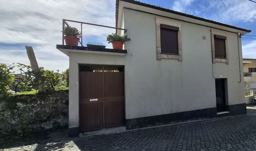 Imagem Fachada de  moradia independente em Folgosa