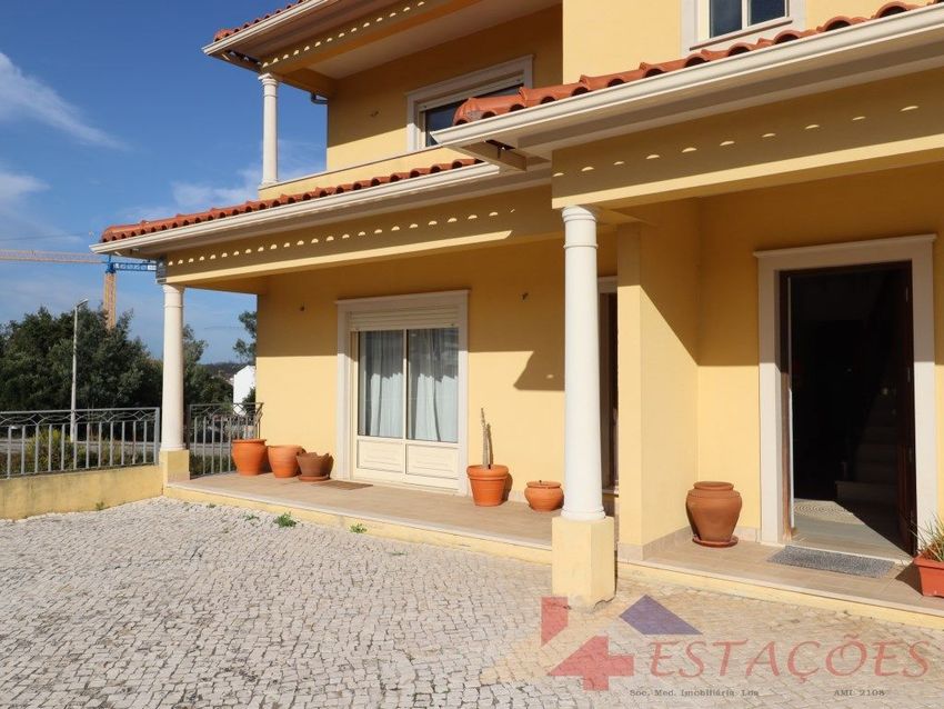 Imagem Fachada de  moradia geminada em Pombal