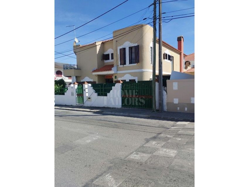 Imagem Fachada de espaço comercial em Rua da Azinhaga