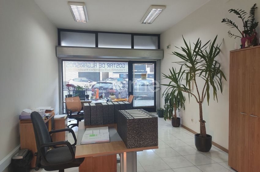 Imagem de espaço comercial em Rua Augusto Simões, 659
