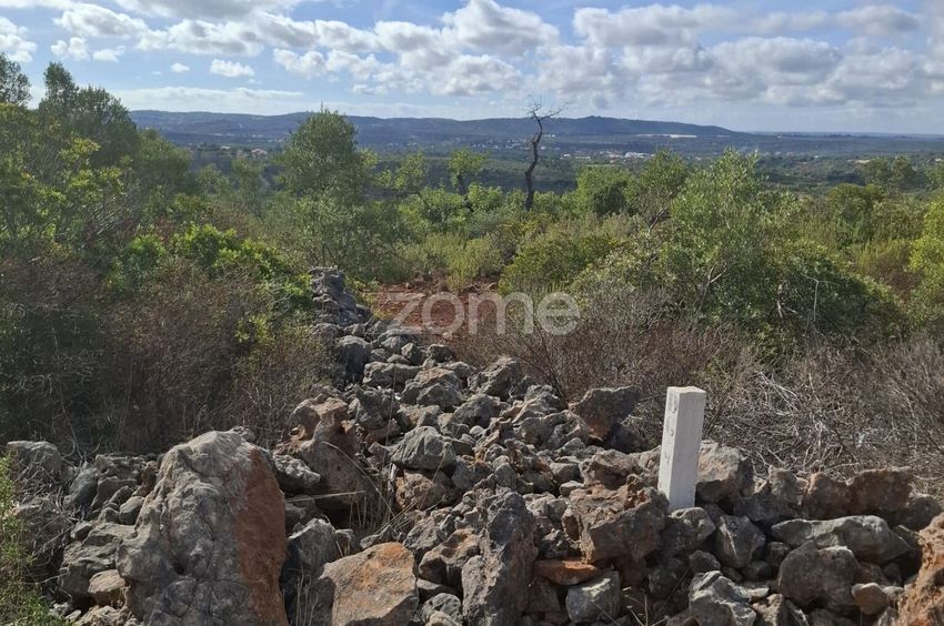 Imagem Zonas comuns de terreno em Rua de Monte Brito s/n