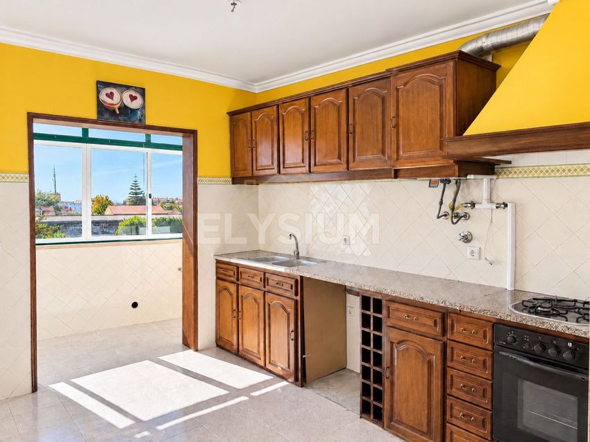 Imagem Cozinha de apartamento t3 em Rua Manuel Nunes Ferreira, 55