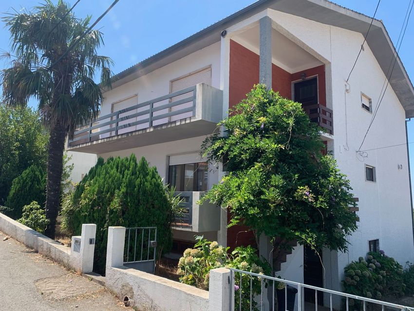 Imagem Fachada de duplex em Rua Cruz do Chão do Bispo, 13
