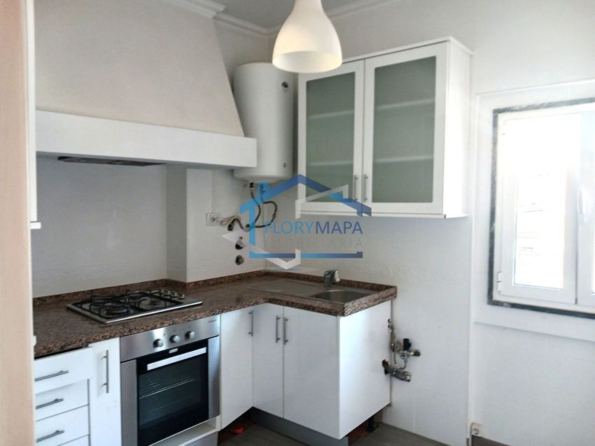 Imagem Cozinha de apartamento t4 em Rua Carlos Anjos