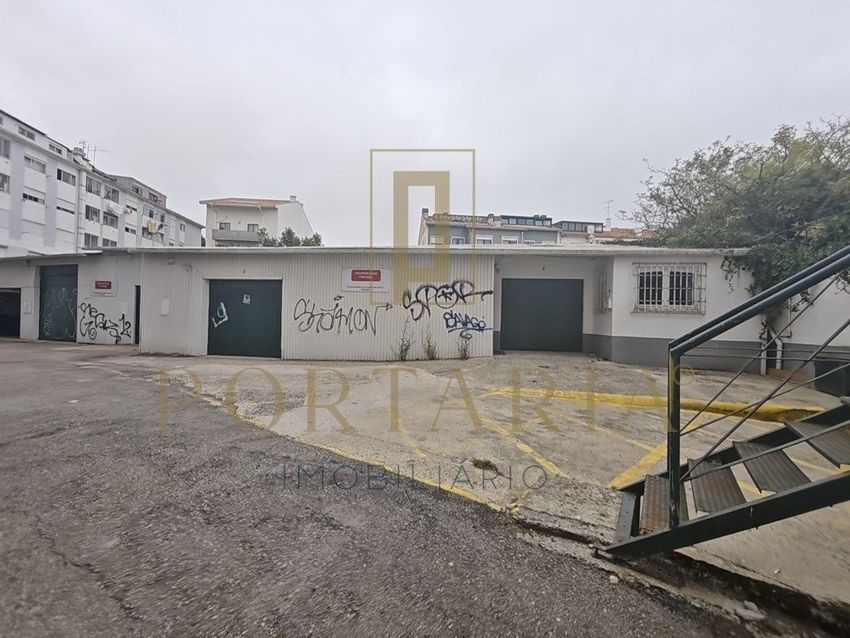 Imagem Fachada de armazém em Rua Ciudad Rodrigo