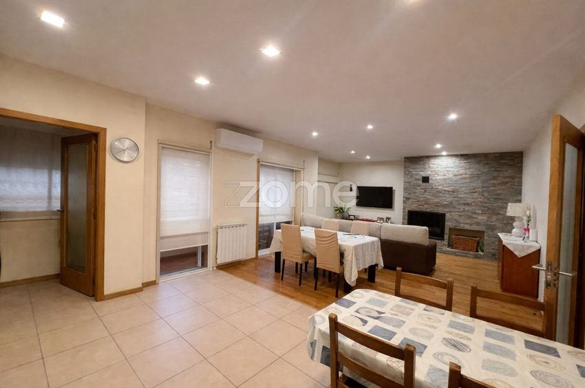Imagem Sala de estar de apartamento t3 em Santa Cruz/Trindade e Sanjurge