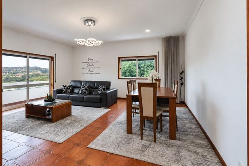 Imagem Sala de estar de apartamento t3 em Rua de Pombeirô