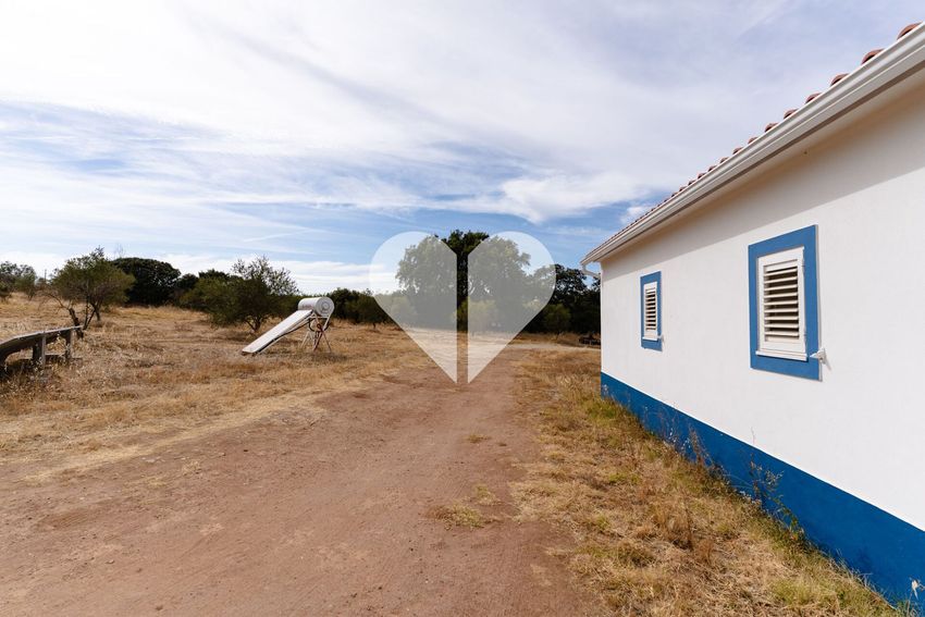 Зображення Фасад,  окремий будинок чи котедж, Monte das Areias, São Pedro das Vinhas, Calçadinha