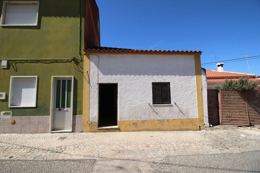 Imagem Fachada de  moradia geminada em Rua dos Escudeiros, 19