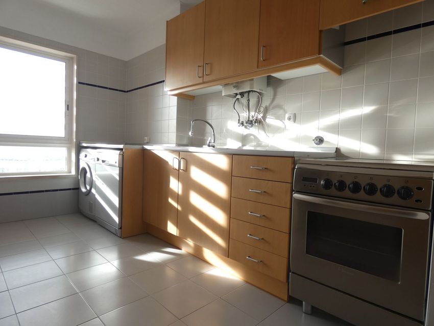 Imagem Cozinha de apartamento t2 em Rua Fernando Gusmão s/n