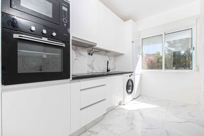 Imagem Cozinha de apartamento t1 em Avenida Miguel Bombarda
