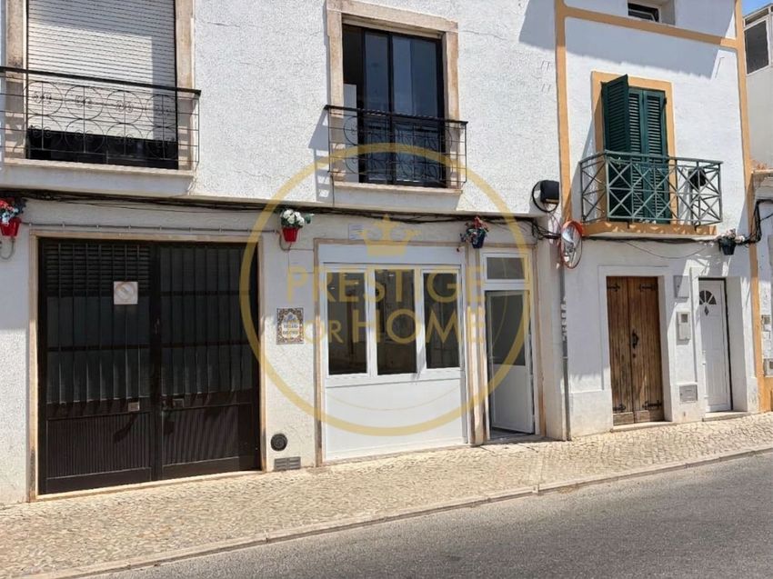 Imagem Fachada de apartamento t1 em Rua da Nossa Senhora