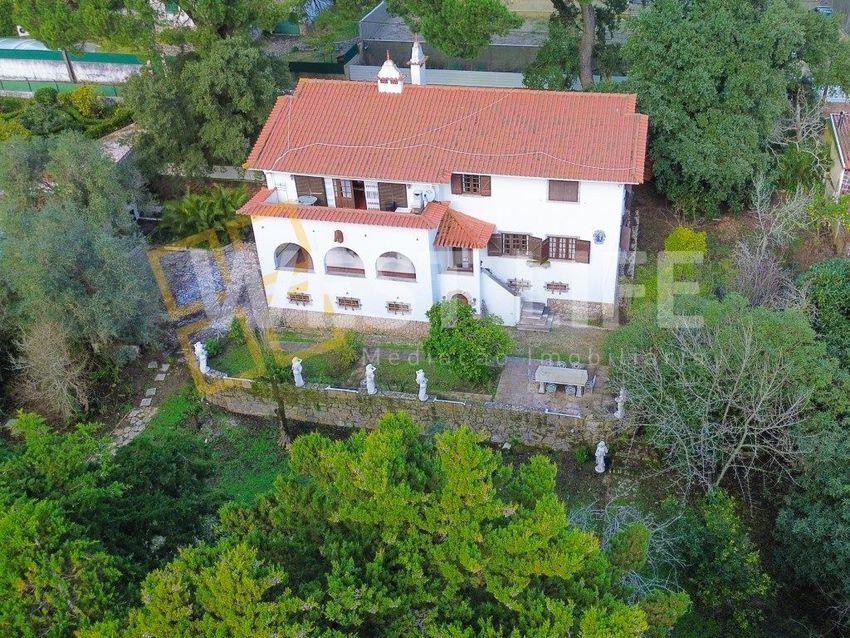 Imagem Fachada de  moradia independente em Venda do Pinheiro e Santo Estêvão das Galés