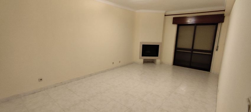 Imagem Divisão de apartamento t2 em Praceta Raul Proença, 2