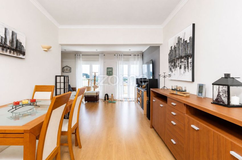 Imagem Sala de estar de apartamento t3 em Avenida do Parque, 5