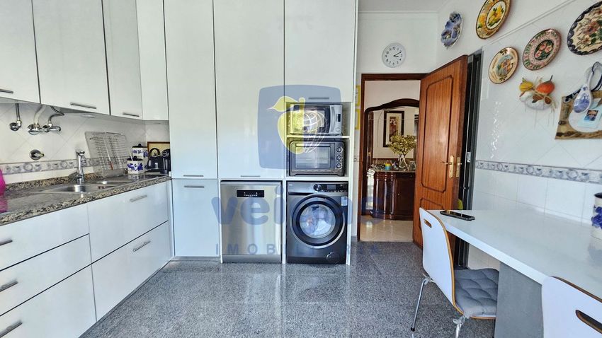 Imagem Cozinha de apartamento t3 em Casal de Cambra