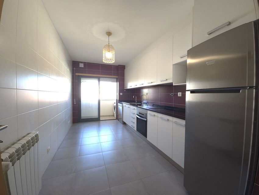 Imagem Cozinha de apartamento t3 em Urbanização Alto de Santo António