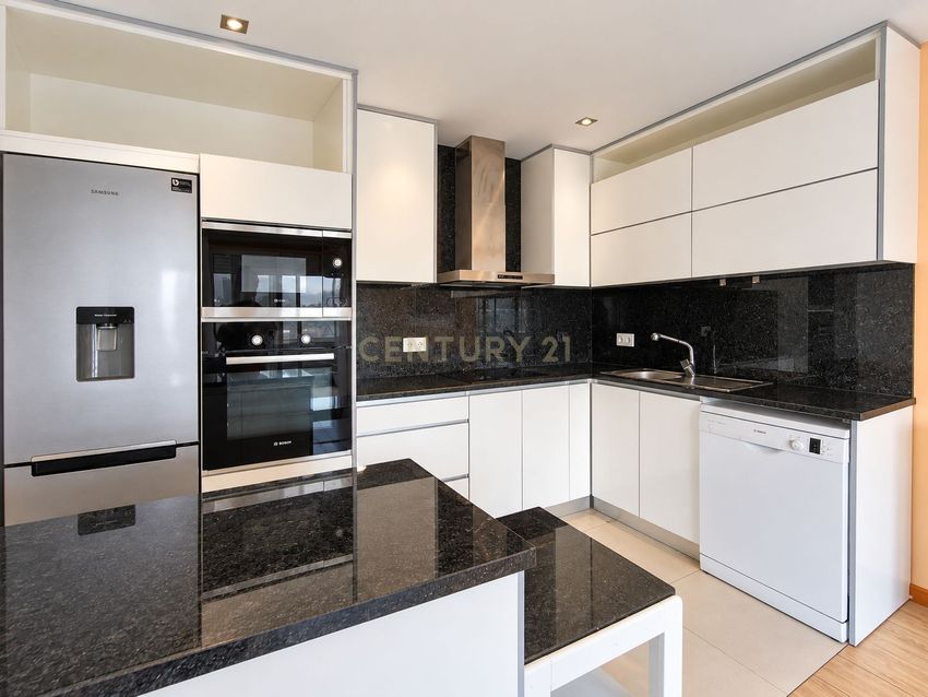 Imagem Cozinha de apartamento t3 em Rua Professor Urbano de Moura, 183