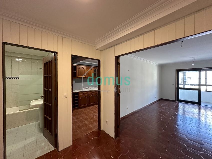Imagem Corredor de apartamento t3 em Rua de Brito Capelo, 742