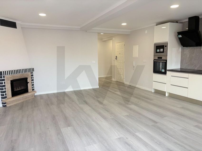 Imagem Divisão de apartamento t4 em Rua Infante Dom Augusto, 98