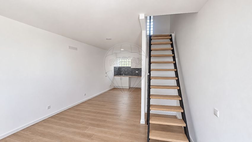 Imagem Detalhes de  moradia independente em Rua Almirante Cândido dos Reis
