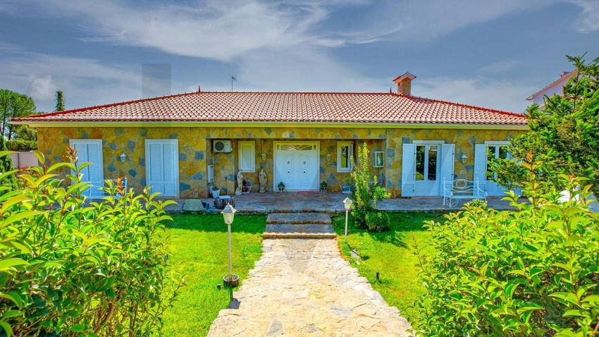 Imagem Fachada de  casa ou moradia em Madalena e Beselga