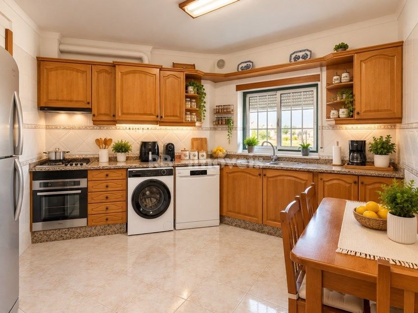 Imagem Cozinha de apartamento t2 em Rua Doutor Joaquim Vitor Arnaut, 2